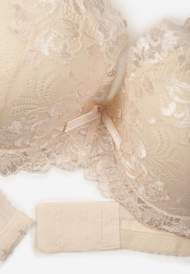 Renee - Jasnobeżowy Koronkowy Biustonosz w Klasycznym Stylu Coralee. Kolor: beżowy. Materiał: koronka. Wzór: gładki, aplikacja