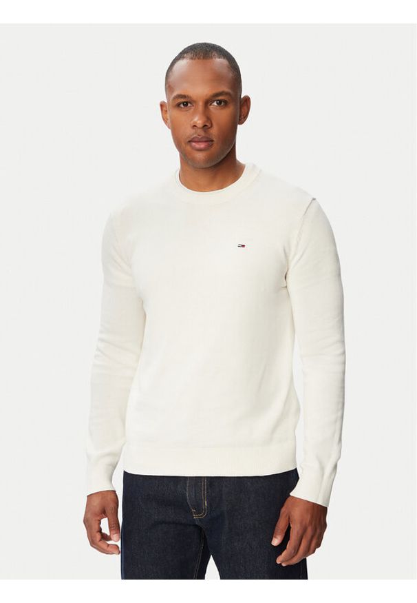 Tommy Jeans Sweter Essential DM0DM22853 Biały Slim Fit. Kolor: biały. Materiał: bawełna