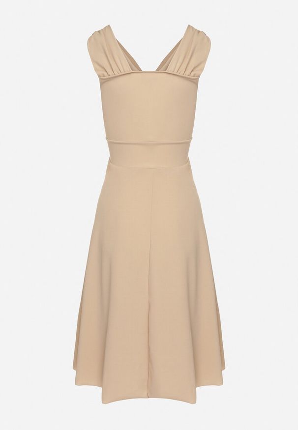 Born2be - Beżowa Koktajlowa Sukienka na Ramiączkach z Kopertowym Dekoltem i Falbanką Omemia. Kolor: beżowy. Długość rękawa: na ramiączkach. Typ sukienki: kopertowe. Styl: wizytowy