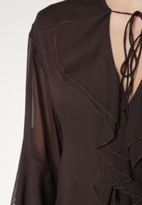 Born2be - Brązowa Bluzka w Rustykalnym Stylu z Wiązaniem i Falbankami Nenarea. Okazja: na co dzień, do pracy, na spotkanie biznesowe. Typ kołnierza: kołnierz z falbankami. Kolor: brązowy. Materiał: jeans. Styl: biznesowy, klasyczny, casual, elegancki #5