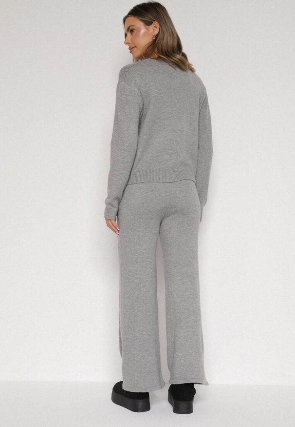 Born2be - Szary Komplet z Wełną i Bawełną Sweter ze Splotem i Szerokie Spodnie Reinettia. Kolor: szary. Materiał: wełna, bawełna. Wzór: ze splotem
