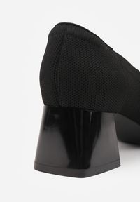 Renee - Czarne Czółenka VICES na Niskim Obcasie z Elastycznej Dzianiny z Amortyzującą Wkładką Zaehira. Nosek buta: szpiczasty. Kolor: czarny. Materiał: dzianina. Szerokość cholewki: normalna. Obcas: na obcasie. Wysokość obcasa: niski #6