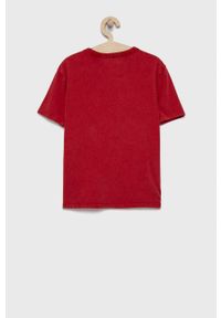 Guess T-shirt bawełniany dziecięcy kolor czerwony. Okazja: na co dzień. Kolor: czerwony. Materiał: bawełna. Długość rękawa: krótki rękaw. Długość: krótkie. Styl: casual
