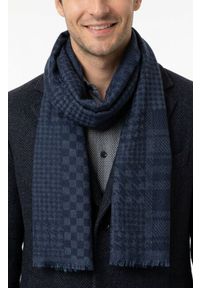 Lekki Szalik Wiosenno-Jesienny - Teer - Ciemnoniebieski w Kratę. Okazja: na spacer. Kolor: niebieski. Materiał: poliester. Sezon: wiosna, jesień. Styl: elegancki #4