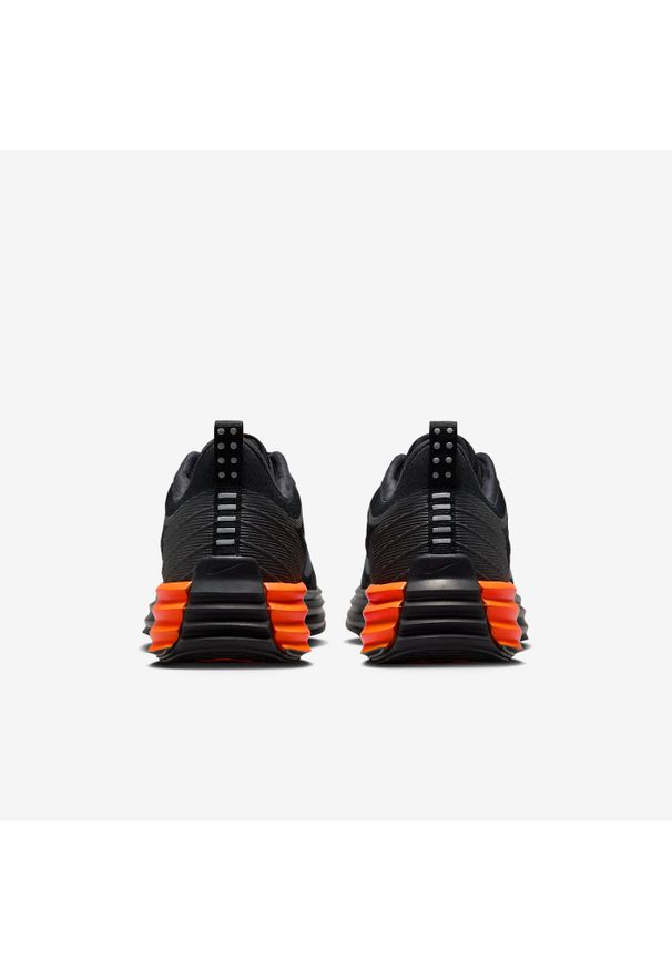 Nike Lunar Roam Sneskersy męskie. Okazja: na co dzień. Kolor: czarny. Materiał: materiał. Szerokość cholewki: normalna. Sport: fitness