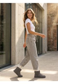 Sinsay - Spodnie jeansowe z wysokim stanem - szary. Stan: podwyższony. Kolor: szary #1