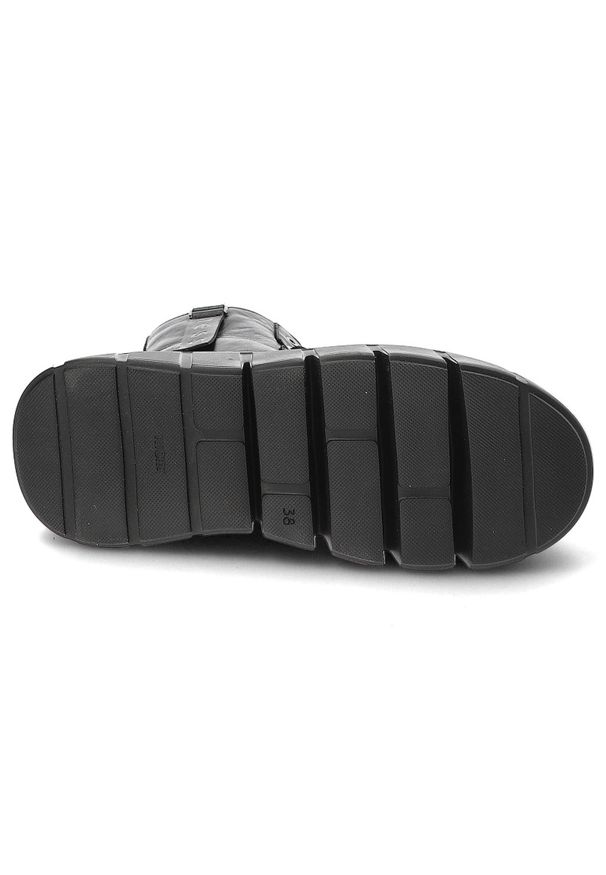 Czarne Botki Nessi Modne Obuwie Damskie Z Motylem. Okazja: na co dzień. Zapięcie: sznurówki. Kolor: czarny. Materiał: skóra. Styl: casual