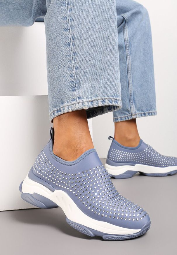 Born2be - Niebieskie Buty Sportowe w Cyrkonie na Grubej Podeszwie Coneta. Kolor: niebieski. Wzór: aplikacja