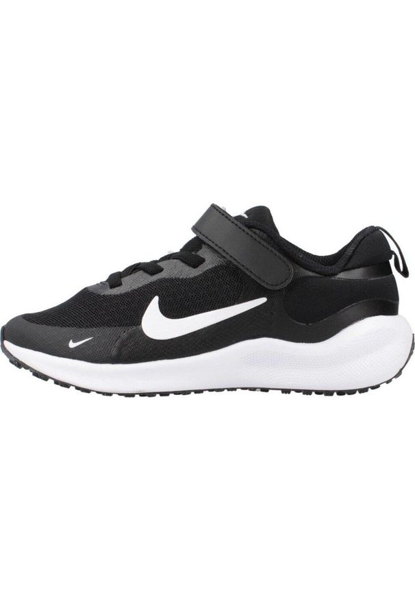 Tenisówki Nike Model Revolution 7 Kolor Czarny. Zapięcie: rzepy. Kolor: czarny. Materiał: syntetyk, tkanina, materiał. Szerokość cholewki: normalna. Model: Nike Revolution