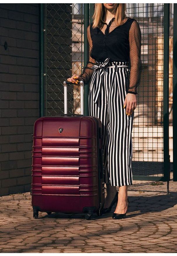Solier - Duża walizka podróżna STL838 burgundowa. Kolor: czerwony. Materiał: materiał