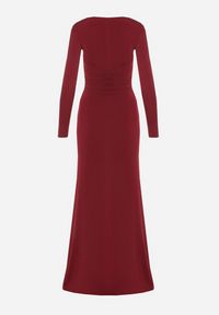Born2be - Bordowa Koktajlowa Dopasowana Sukienka z Usztywnianymi Ramionami i Rozcięciem z Boku Orailia. Okazja: na imprezę. Kolor: czerwony. Typ sukienki: dopasowane. Styl: wizytowy #4