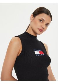 Tommy Jeans Sukienka dzianinowa Center Flag DW0DW18607 Czarny Slim Fit. Kolor: czarny. Materiał: syntetyk