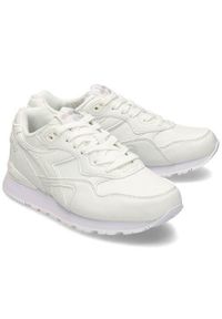Buty do chodzenia damskie Diadora. Zapięcie: sznurówki. Kolor: biały. Materiał: materiał, skóra. Szerokość cholewki: normalna. Sport: turystyka piesza