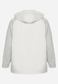 Born2be - Zielona Kurtka Wiatrówka z Odpinanym Kapturem i Ściągaczami Arseli. Okazja: na co dzień. Kolekcja: plus size. Kolor: zielony. Materiał: jeans, poliester, tkanina. Długość rękawa: długi rękaw. Długość: długie. Styl: casual, elegancki #3