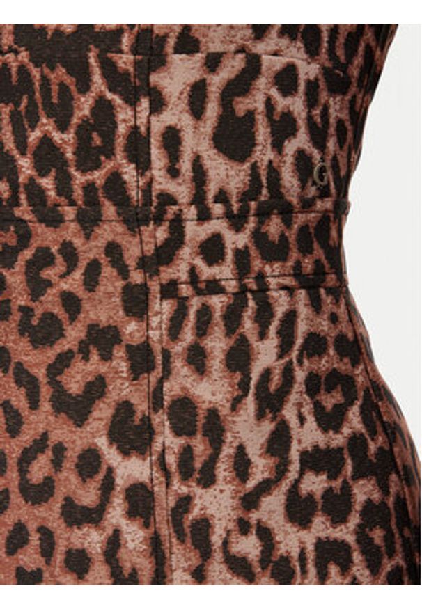 Guess Sukienka koktajlowa Desire W4BK93 WGIJ2 Beżowy Slim Fit. Kolor: beżowy. Materiał: syntetyk. Styl: wizytowy