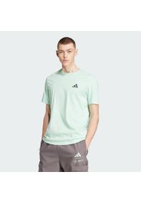 Adidas - Koszulka Mercedes - AMG Petronas Formula One Team Premium Woven Graphic. Kolor: fioletowy, wielokolorowy, zielony. Sport: fitness #1