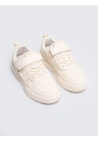 Big-Star - Sneakersy damskie beżowe RR374051 801. Okazja: na co dzień. Zapięcie: rzepy. Kolor: beżowy. Materiał: materiał #3