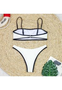 Intica - Strój kąpielowy dwuczęściowy z figami na plażę Csilla. Kolor: biały. Materiał: materiał #2