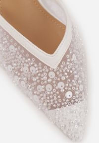 Renee - Białe Cekinowe Czółenka VICES Slingback na Szpilce z Noskiem w Szpic Ozdobione Perłami i Koralikami Kleomene. Kolor: biały. Materiał: jeans. Wzór: aplikacja. Obcas: na szpilce. Styl: elegancki #3