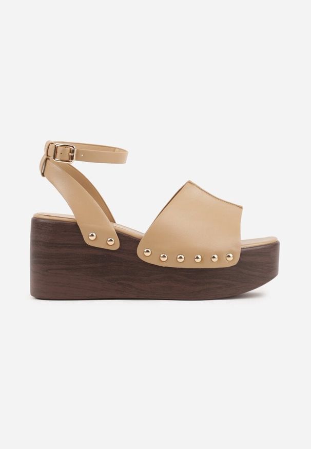 Renee - Ciemnobeżowe Sandały na Platformie i Koturnie z Nitami po Bokach Zaehesh. Okazja: na co dzień. Zapięcie: sprzączka. Kolor: beżowy. Materiał: jeans. Obcas: na koturnie. Styl: casual