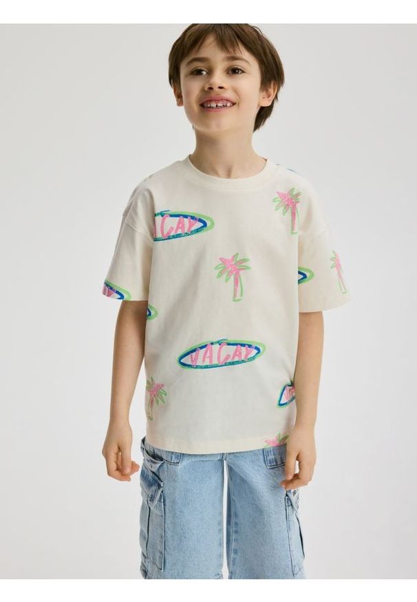 Reserved - Bawełniany t-shirt z nadrukiem - złamana biel. Materiał: bawełna. Wzór: nadruk