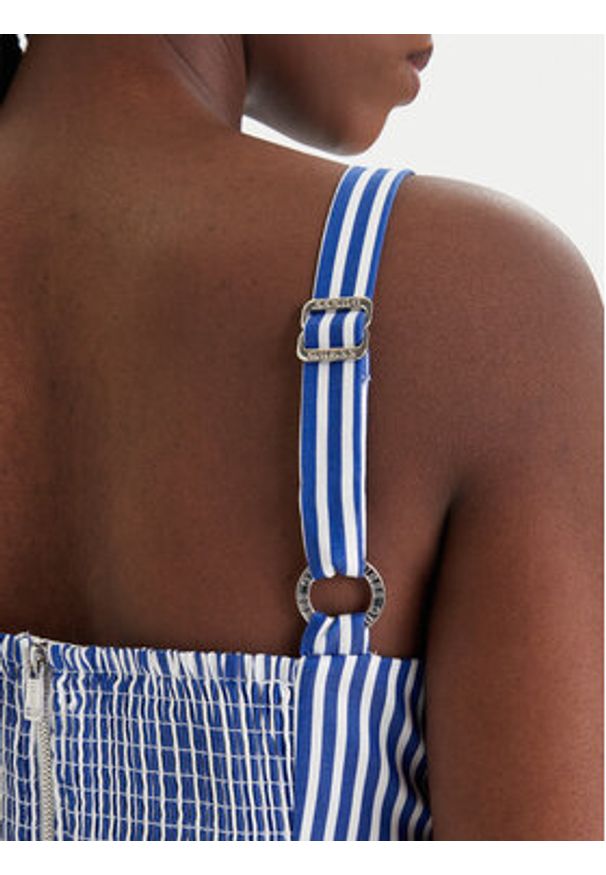 Guess Top W6GH38 W1848 Niebieski Regular Fit. Kolor: niebieski. Materiał: bawełna