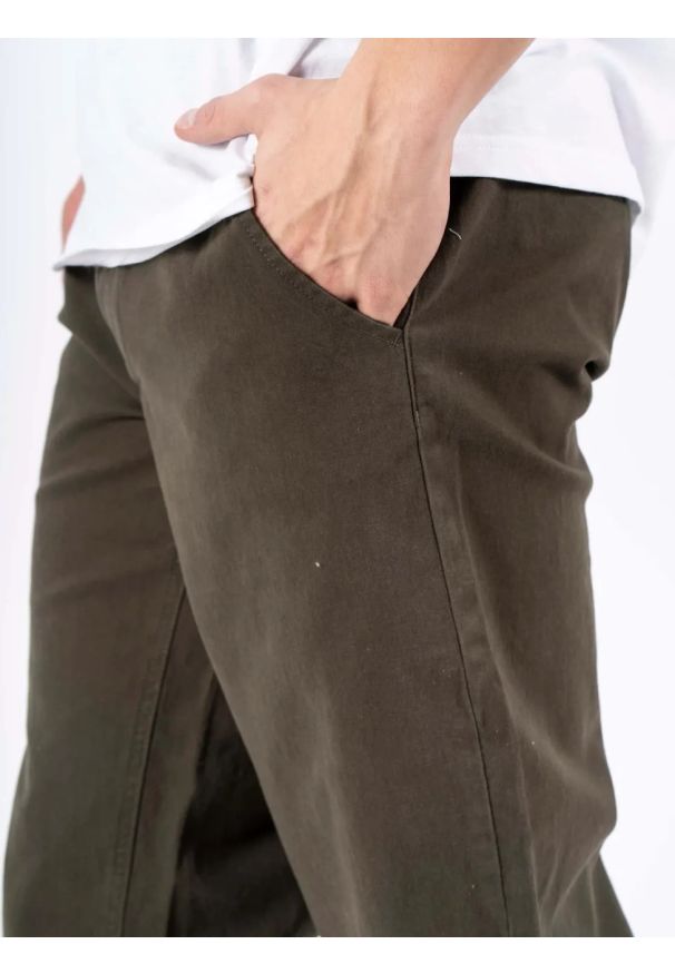 MARCUS - Męskie Spodnie Materiałowe Marcus Gerry Chino 5052 Olive Green 16-200126. Materiał: materiał