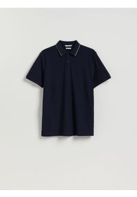 Reserved - Koszulka polo z bawełny merceryzowanej - granatowy. Typ kołnierza: polo. Kolor: niebieski. Materiał: bawełna #1