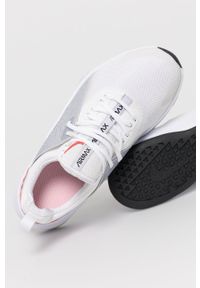 Nike - Buty CJ0842. Nosek buta: okrągły. Zapięcie: sznurówki. Kolor: srebrny. Materiał: guma #4