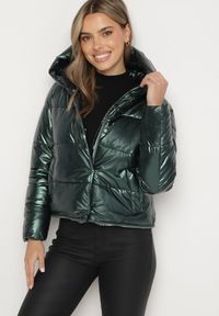 Born2be - Zielona Kurtka z Kapturem i Szerokim Pikowaniem o Regulowanej Długości Ansanna. Okazja: na co dzień. Typ kołnierza: kaptur. Kolor: zielony. Materiał: jeans. Styl: casual #2