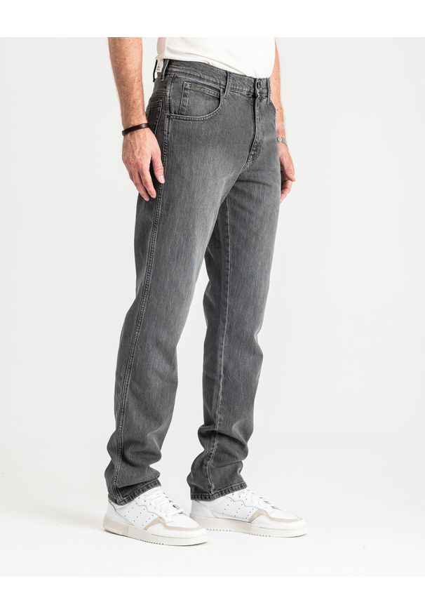Wrangler - WRANGLER TEXAS MĘSKIE SPODNIE JEANSOWE DUSTY GRANITE W121P416N 112126173. Okazja: na spotkanie biznesowe. Styl: biznesowy, elegancki