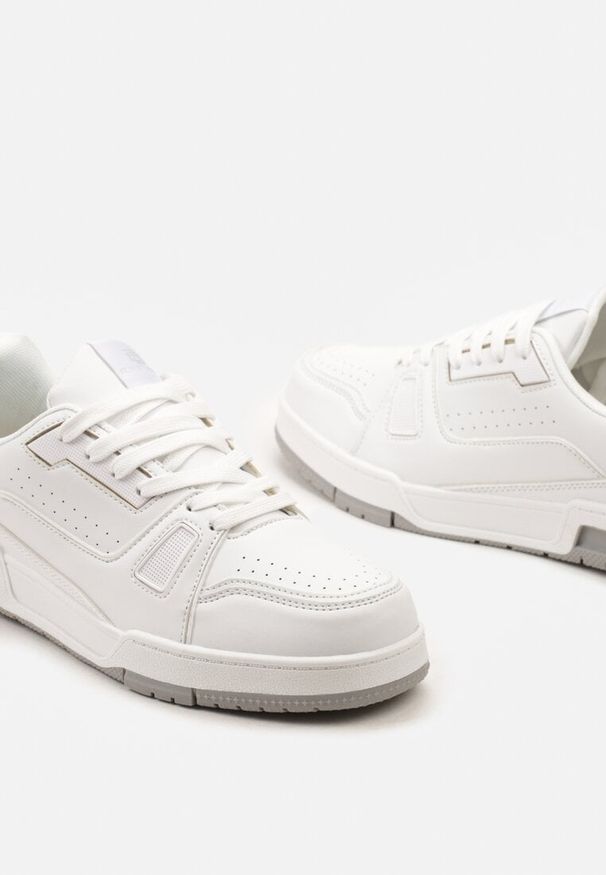 Born2be - Białe Płaskie Sznurowane Buty Sportowe z Perforacją i Ozdobną Podeszwą Wiada. Okazja: na co dzień. Zapięcie: sznurówki. Kolor: biały. Materiał: jeans. Obcas: na płaskiej podeszwie