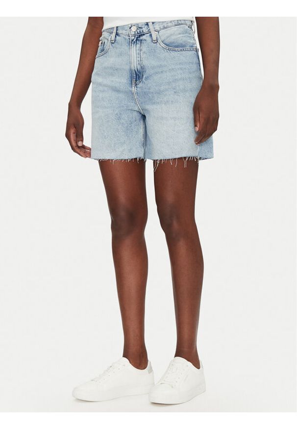 Calvin Klein Jeans Szorty jeansowe J20J225155 Niebieski Relaxed Fit. Kolor: niebieski. Materiał: bawełna