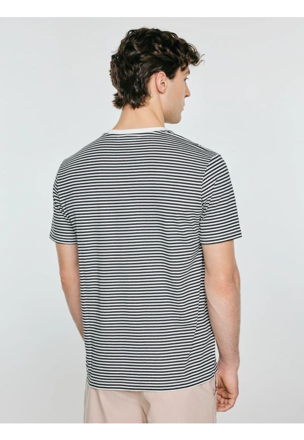 Big-Star - Koszulka męska w paski czarna Oler 906. Okazja: na co dzień. Kolor: czarny. Materiał: jeans, dzianina. Wzór: paski. Sezon: wiosna, lato. Styl: klasyczny, casual