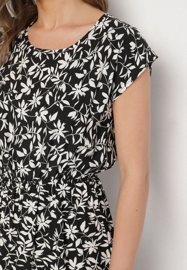 Born2be - Czarna Sukienka z Bawełną i Kwiatowym Wzorem Lumianisse. Okazja: na co dzień. Kolor: czarny. Materiał: bawełna. Długość rękawa: krótki rękaw. Wzór: kwiaty. Sezon: lato. Styl: casual, elegancki