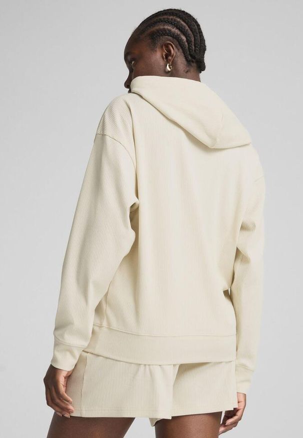 Bluza damska z kapturem Puma ESS Elevated Comfort. Typ kołnierza: kaptur. Kolor: biały. Wzór: haft
