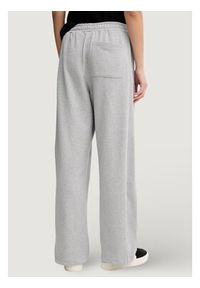 Calvin Klein Jeans Spodnie dresowe LV047C249G Szary jasny Regular Fit. Kolor: szary. Materiał: bawełna #4