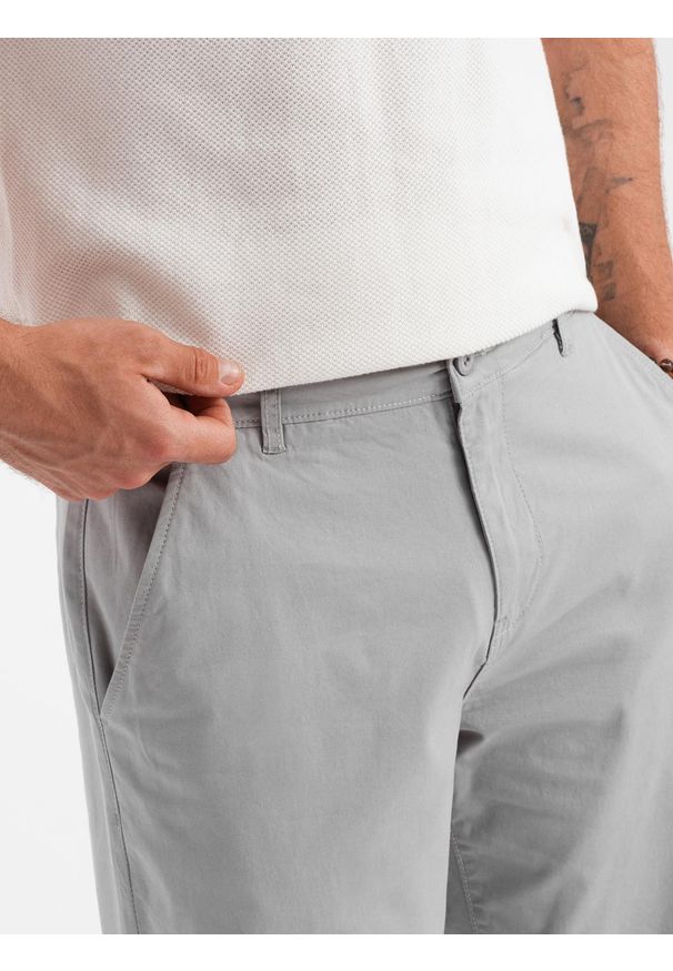 Ombre Clothing - Szorty klasyczne męskie chino z podwiniętą nogawką - szare V12 OM-SRCS-0197 - XXL. Kolor: szary. Materiał: bawełna, elastan. Sezon: lato. Styl: klasyczny