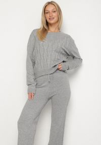 Born2be - Szary Dzianinowy Komplet z Wełną i Bawełną Sweter z Tłoczonym Wzorem i Spodnie Otivra. Kolor: szary. Materiał: dzianina, wełna, bawełna #2