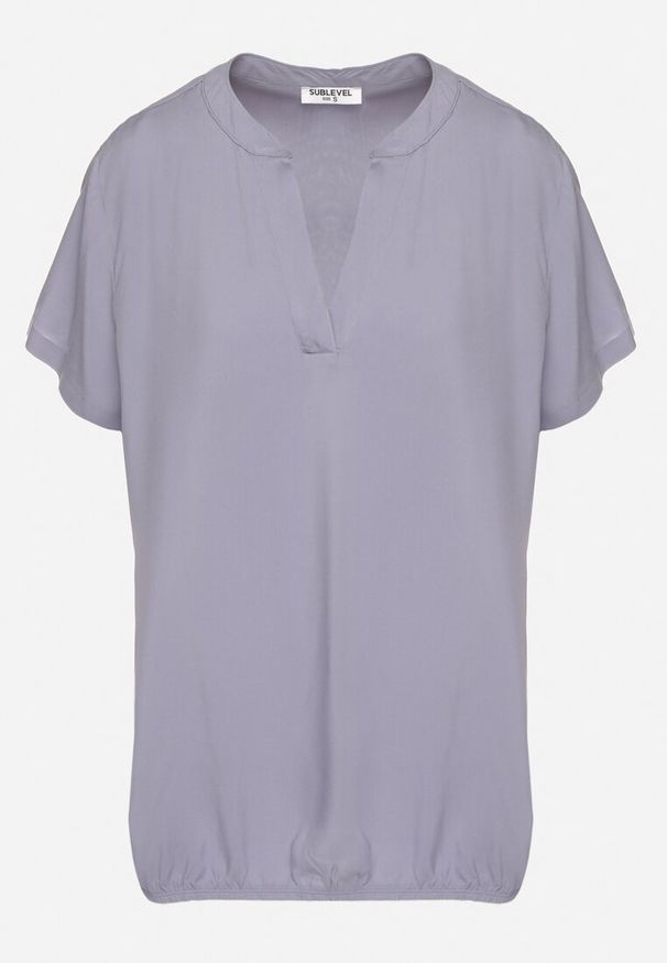 Born2be - Niebieska Wiskozowa Bluzka z Trójkątnym Dekoltem Adnoria. Okazja: na spotkanie biznesowe, do pracy. Kolor: niebieski. Materiał: wiskoza. Styl: biznesowy, elegancki