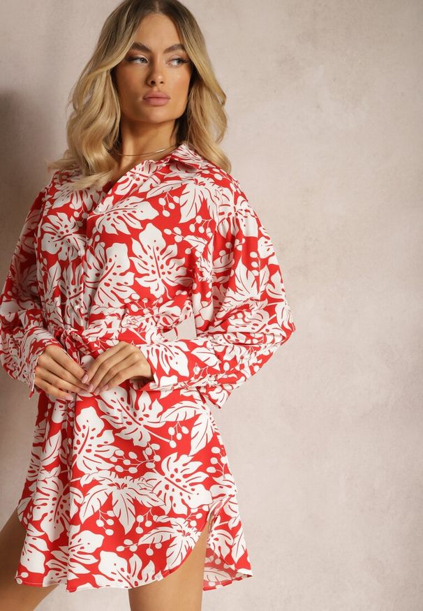 Renee - Czerwono-Biała Mini Sukienka o Rozkloszowanym Koszulowym Fasonie w Kwiatowy Print Enda. Kolor: czerwony. Materiał: materiał. Wzór: kwiaty, nadruk. Typ sukienki: koszulowe. Długość: mini