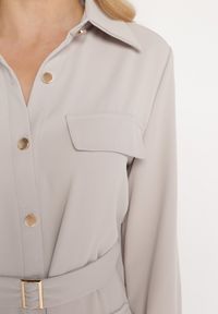 Born2be - Beżowa Sukienka Koszulowa z Kieszeniami w Stylu Utility Naiatema. Okazja: na co dzień. Kolor: beżowy. Typ sukienki: koszulowe. Styl: casual, klasyczny