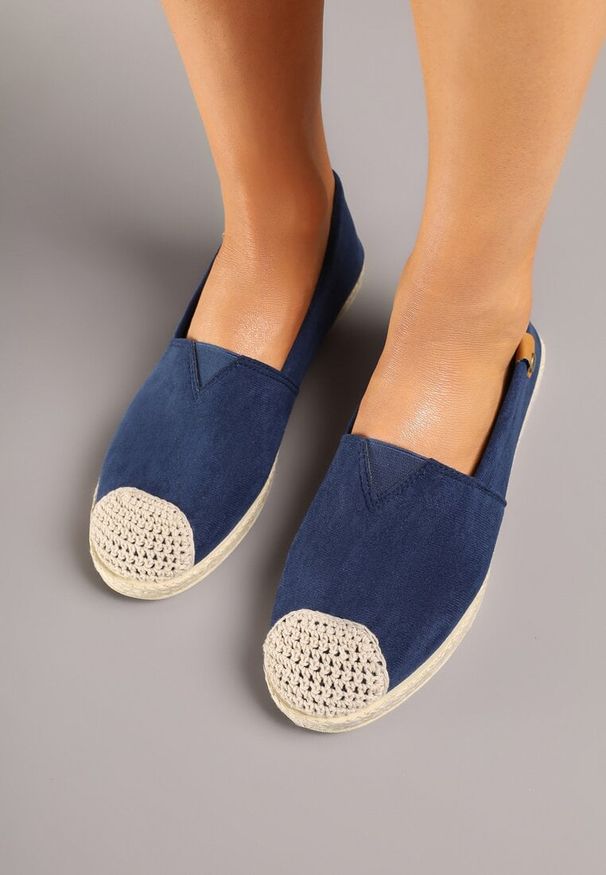 Renee - Granatowe Espadryle z Elastyczną Wstawką Zdobione Plecionką Kinellis. Okazja: na co dzień. Kolor: niebieski. Szerokość cholewki: normalna. Wzór: aplikacja. Sezon: lato. Styl: casual, elegancki