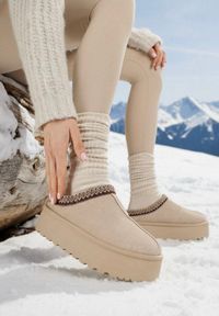 Born2be - Beżowe Śniegowce na Grubej Podeszwie z Niską Cholewką Lotitha. Okazja: na spacer. Wysokość cholewki: przed kostkę. Kolor: beżowy. Materiał: dzianina, puch. Szerokość cholewki: normalna #1