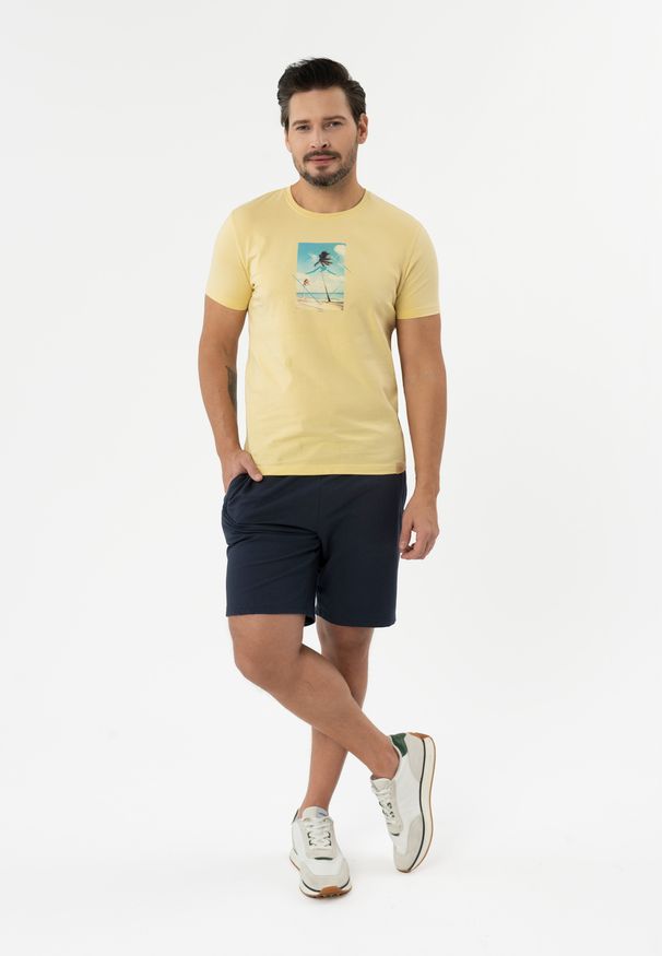 Volcano - Klasyczne szorty dresowe M-MERO. Okazja: na co dzień. Materiał: dresówka. Długość: krótkie. Styl: klasyczny