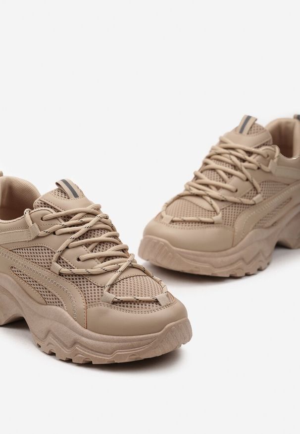 Renee - Ciemnobeżowe Sneakersy na Masywnej Podeszwie z Siateczkowym Wstawkami i Ozdobnymi Sznurówkami Ollavia. Kolor: beżowy