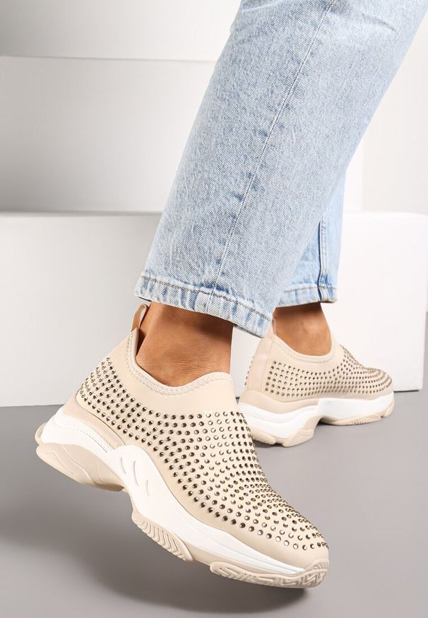 Renee - Beżowe Buty Sportowe na Grubej Podeszwie w Cyrkonie Elerene. Kolor: beżowy