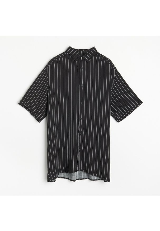 Reserved - Wiskozowa koszula w paski - Czarny. Kolor: czarny. Materiał: wiskoza. Wzór: paski