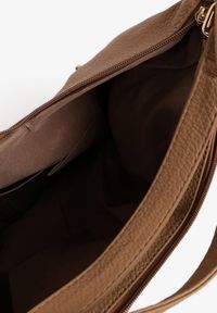 Renee - Ciemnobeżowa Torebka Hobo z Regulowanym Paskiem i Kieszeniami z Ozdobnymi Suwakami Sanirael. Kolor: beżowy. Styl: biznesowy, elegancki, casual #3