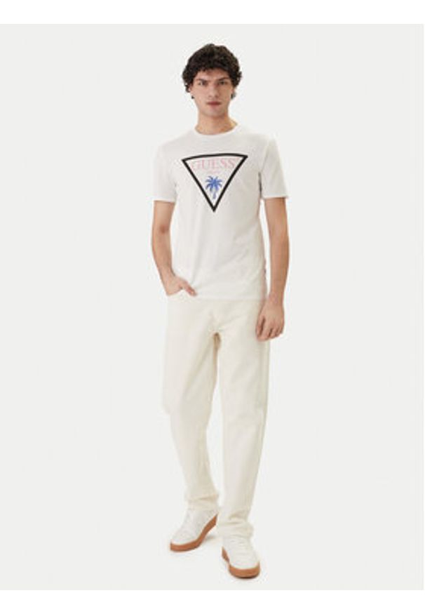 Guess T-Shirt F6GI09 J1314 Biały Slim Fit. Kolor: biały. Materiał: bawełna